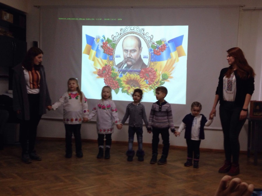 Особливою окрасою і гордістю сходин стали маленькі СУМенята, які виконали пісню "Зацвіла в долині червона калина&qu