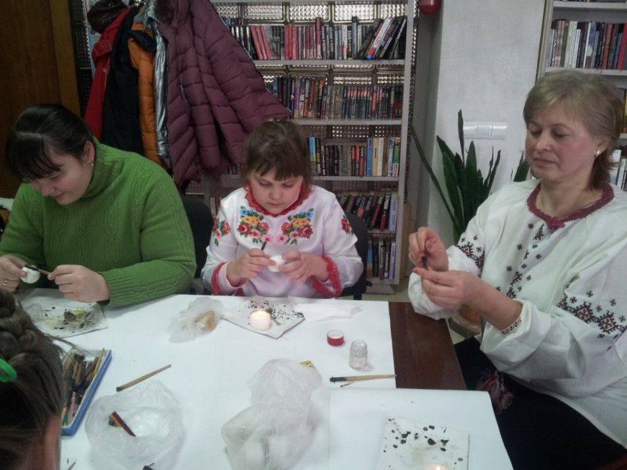 У  Калуші відбувся майстер-клас з декоративного оздоблення писанки 