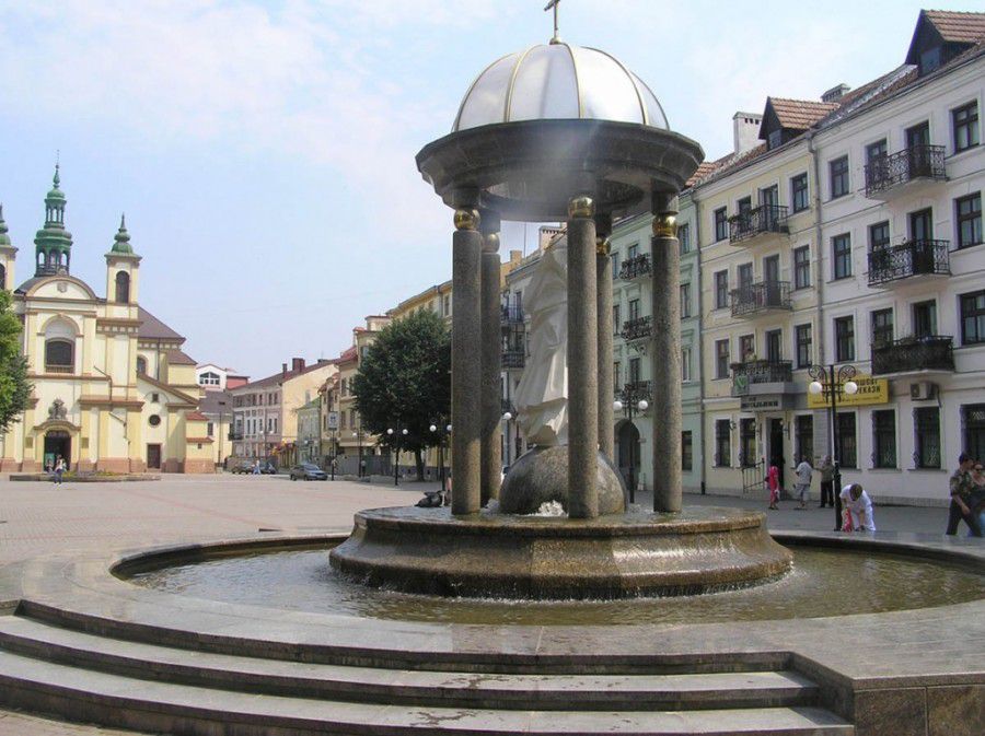 Ілюстрація. Івано-Франківськ вражає своїм достатком книгарень і своєю європейською &ldquo;зовнішністю&rdquo;