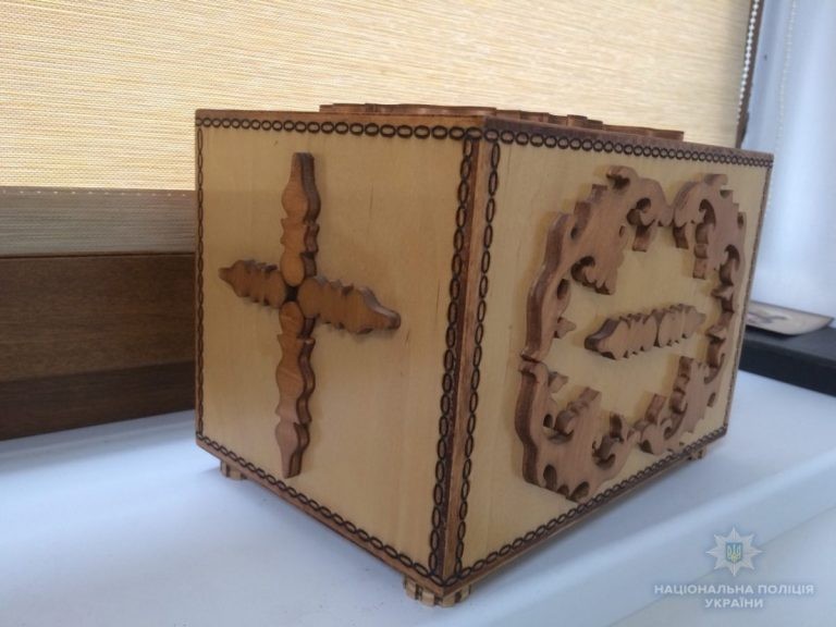 Згідно з санкцією статті фігуранту справи загрожує обмеження або позбавлення  волі на строк до п&rsquo;яти років. 