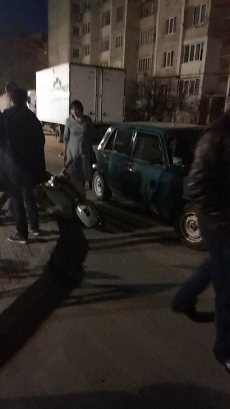 Водій скутера в нетверезому стані не дотримався дистанції та заїхав у ВАЗ, який рухався попереду