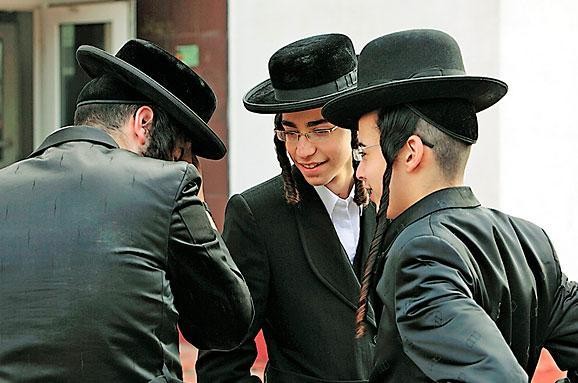 Ілюстрація. Хасидизм &mdash; містичне відгалуження юдаїзму, що виникло якопозиція до догматично-обрядового формалізму і 