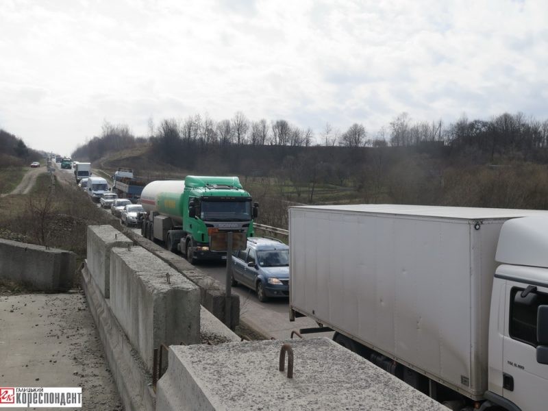На добудову моста потрібно було ще 37 мільйонів, однак, зважаючи на інфляційні процеси, тепер ця цифра зросла вдвічі