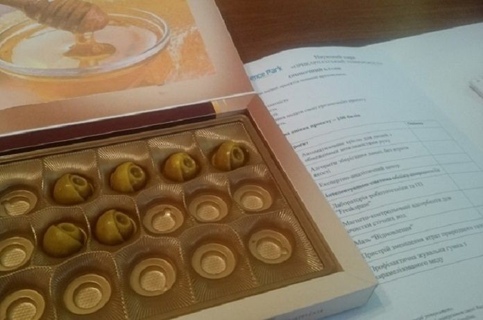 Франківські студенти отримають 100 тисяч гривень на медову жуйку від пародонтиту
