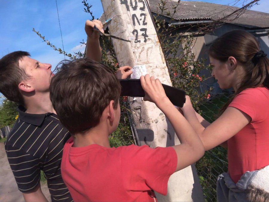 Ніхто з дорослих не взявся почистити хоча б вулицю, а діти очистили майже увесь мікрорайон