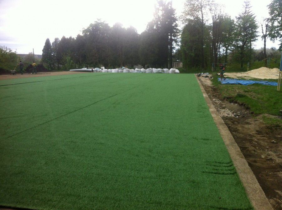 У селі Пуків завершується будівництво сучасного спортмайданчика