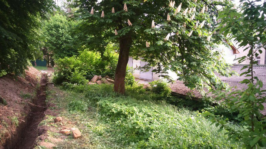 Комунальники поспішають прокласти теплотрасу, а музейники хочуть дослідити цю ділянку