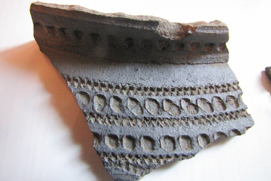 Уламки глиняної посуди: денця, стінки, вінця та вушка передадуть у краєзнавчий музей Калущини