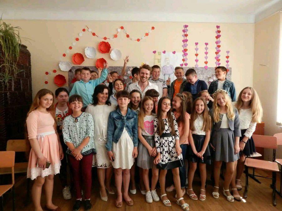 Роман Луцький відомий глядачам за ролями у театральних постановках, фентезі-стрічці "Сторожова застава", серіа