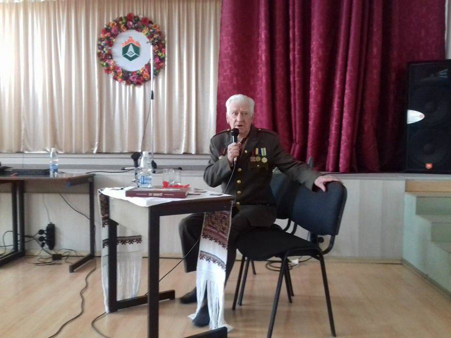 У Калуській гімназії відзначили День пам'яті та примирення