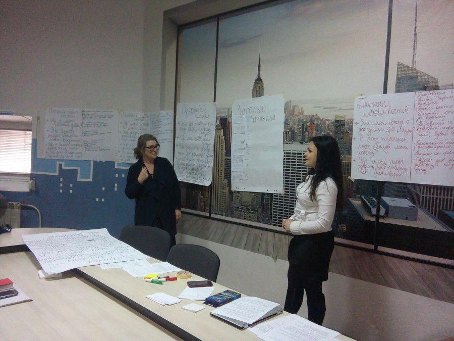 Семінар проводитимуть троє волонтерів Корпусу Миру США в Україні 