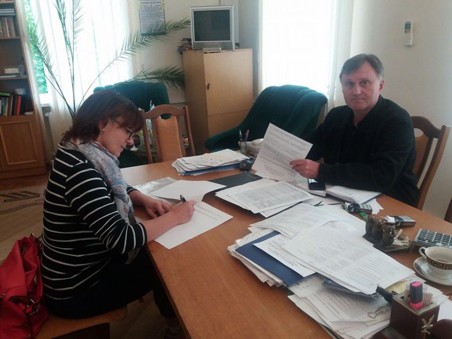 Голова &laquo;Альтернативи&raquo; Леся Мартиненко та міський голова Ігор Матвійчук підписують Меморандум