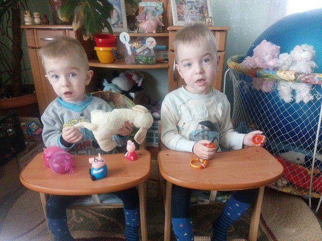 Олег та Володя Петріви готуються до чергового курсу реабілітації у Трускавці