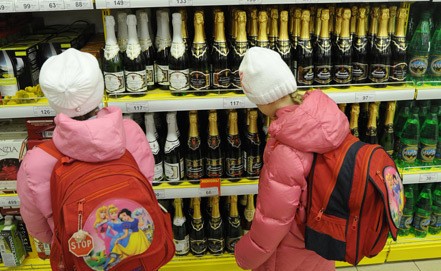 Ілюстрація. З початку року на Прикарпатті за порушення порядку продажу алкоголю та цигарок притягнули до відповідальност