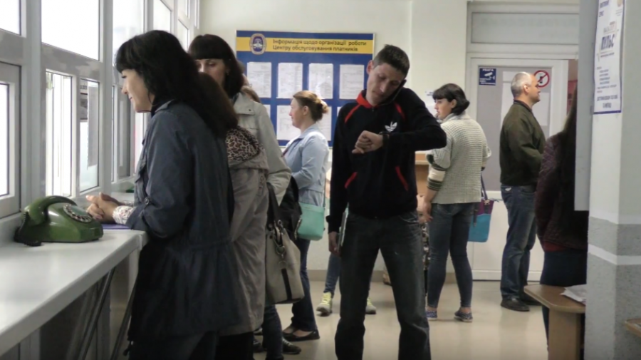 Поки посадовці вирішують, на чиєму боці правда, заручниками ситуації залишаються пересічні громадяни