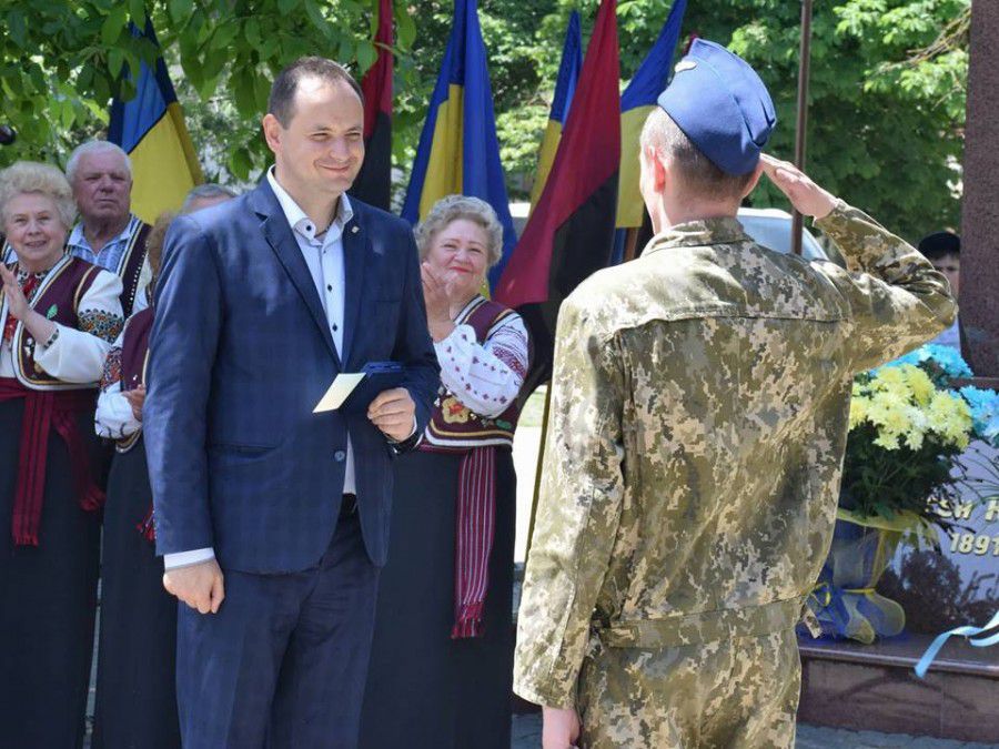 Міський голова Івано-Франківська Руслан Марцінків вручив військовим відзнаки