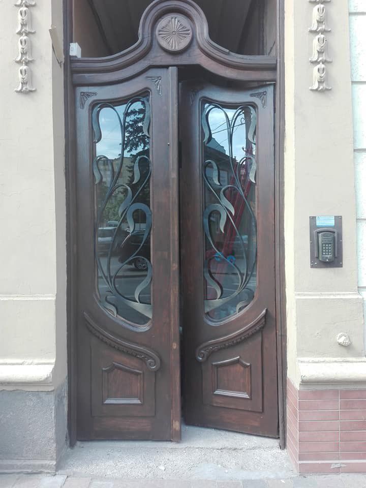  У рамках проекту уже відновили 5 старовинних дверей