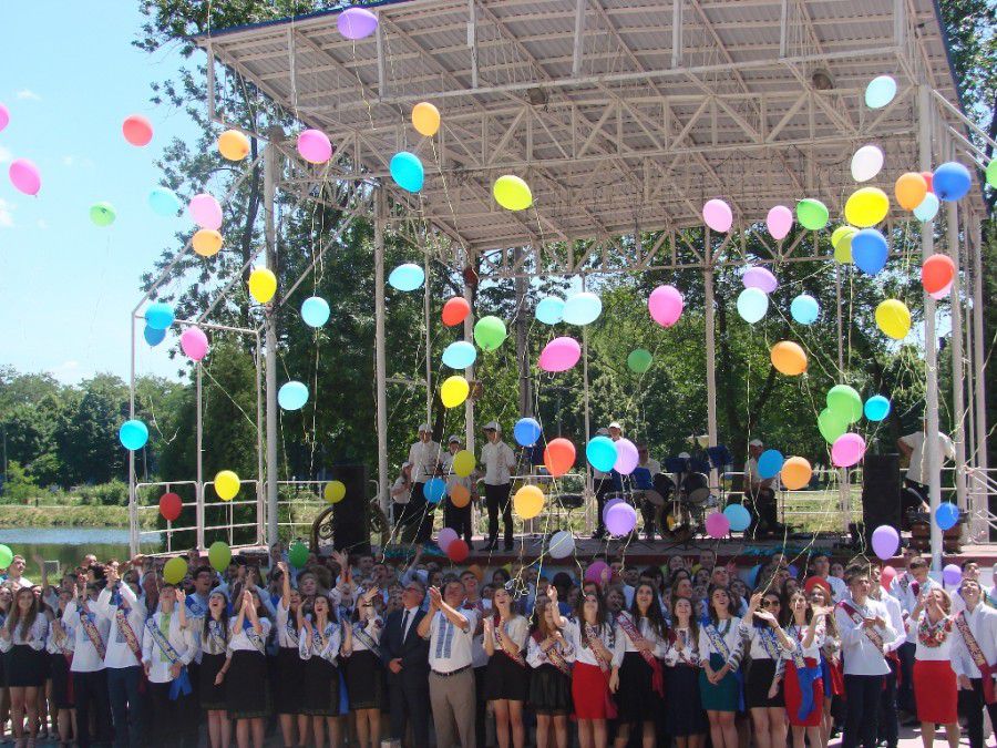 У Калуші відбулося свято для випускників загальноосвітніх навчальних закладів району