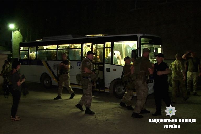 До Івано-Франківська поліцейські повернулися зі служби на Сході країни