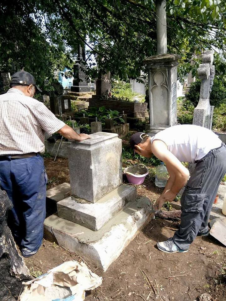 Наступного разу планують реалізувати найважчий етап роботи &mdash; встановлення гранітного обеліска | Фото: Василь Фіцак