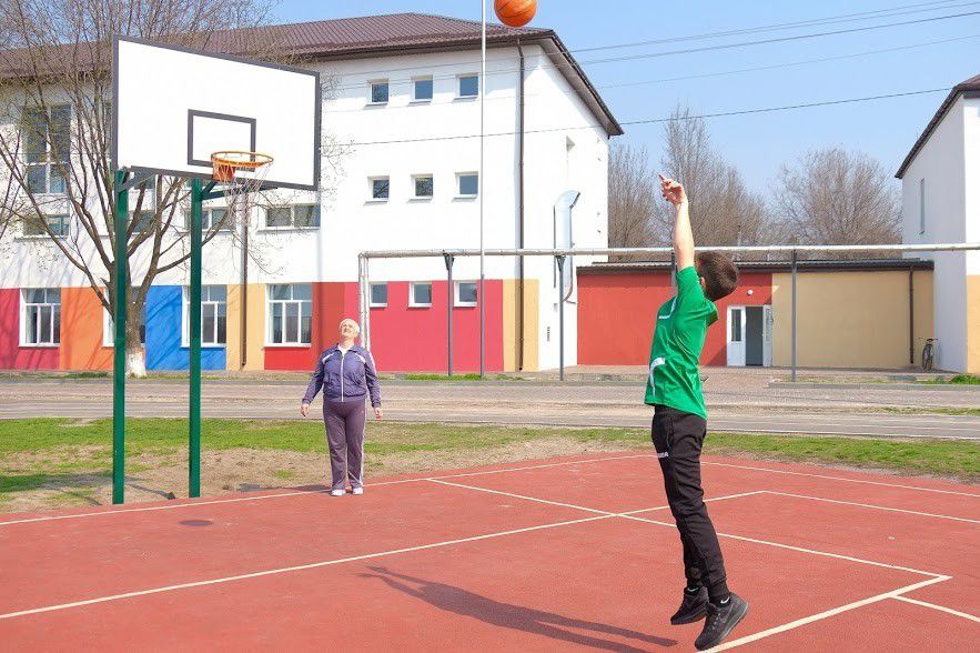 Ілюстрація. Якщо проект переможе, то на території двох шкіл у центрі міста будуть баскетбольні майданчики