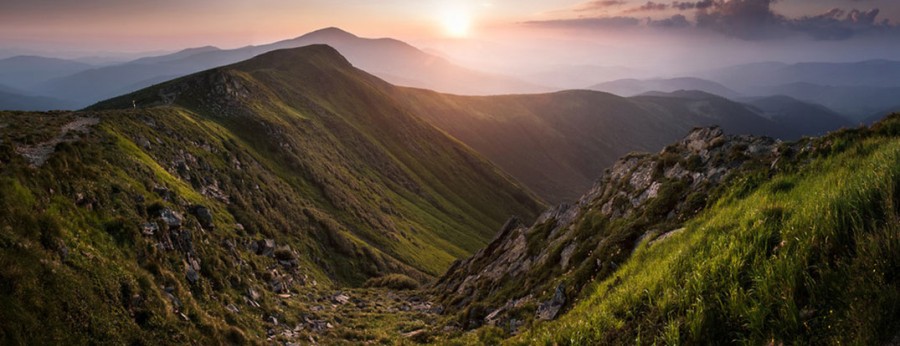 Ілюстрація. На вершині ветерану АТО вручили диплом Книги рекордів України як людині з інвалідністю, яка сама підкорила Г