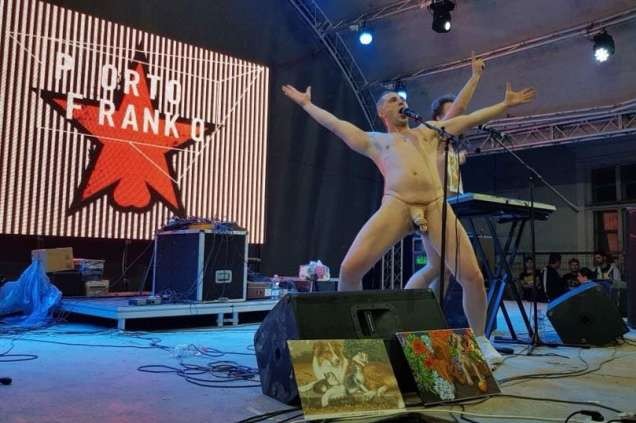 У соцмережі галас навколо скандального виступу не вщухає.