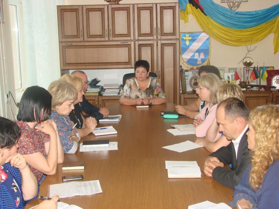 Працівники РДА перерахують одноденний заробіток на будівництво храму в Новиці
