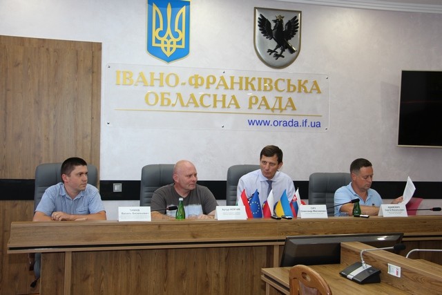 В рамках проекту буде видана карта поховань, розміщено біля військових кладовищ