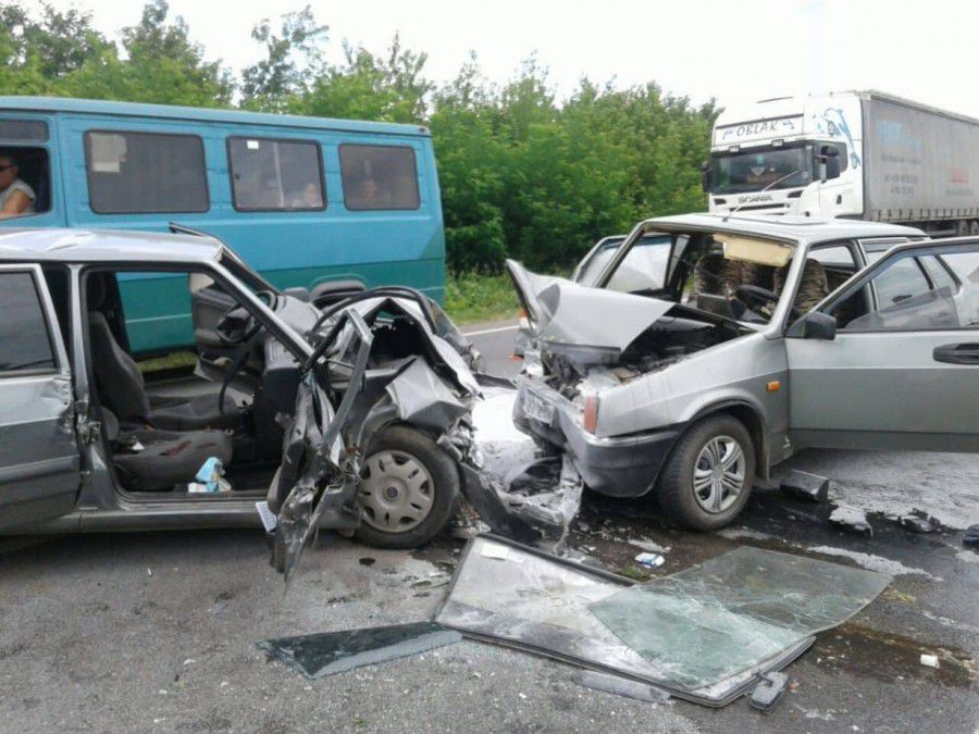 Один з водіїв авто від отриманих травм загинув на місці події