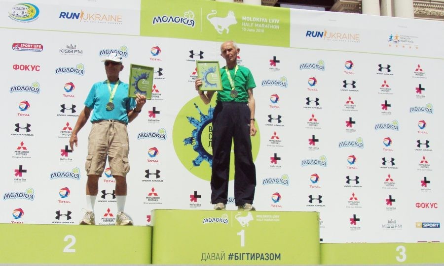 Як і минулого року франківець став переможцем на дистанції 21 км.