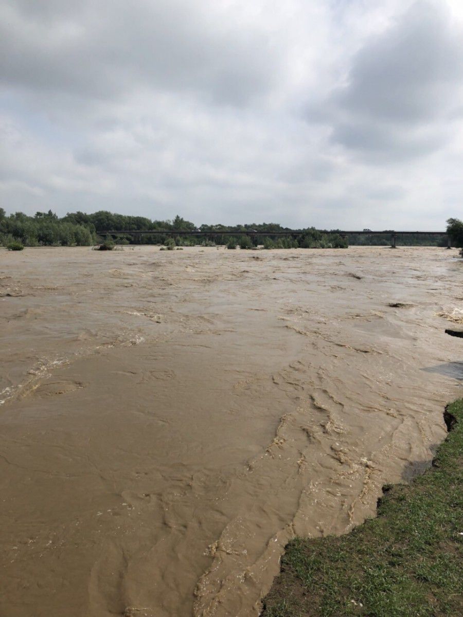Чечва розмила 50 метрів дамби у Тужилові, Луква в Завої вийшла на заплаву, Лімниця &mdash; змила колибу в Добровлянах