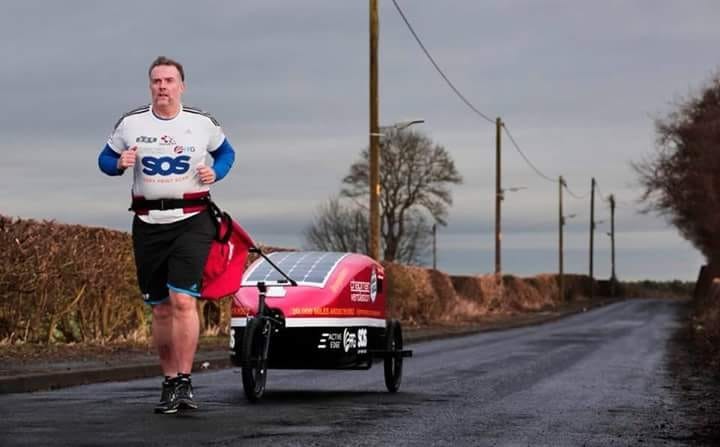 Чоловік, який заради збору коштів для онкохворих пішки пробіг через Британію, Австралію, США, Лісабон, Белград зробить д