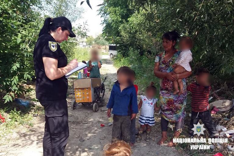 Поліцейські наголошують батькам, що їх діти шкільного віку мають право на отримання загальної середньої освіти та радять