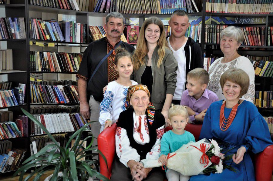 Підтримати Дарію Мельник і порадіти її успіхам прийшла велика родина | Фото: Дарія Ониськів