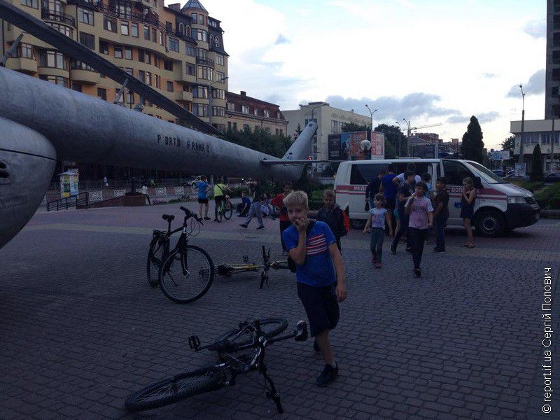 Хлопцю надали першу допомогу та повезли до лікарні