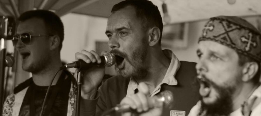 У Греції за перевезення нелегалів арештували музиканта відомого гурту
