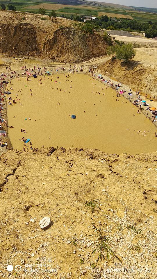 Лазурне озеро перетворилось на суцільне болото 