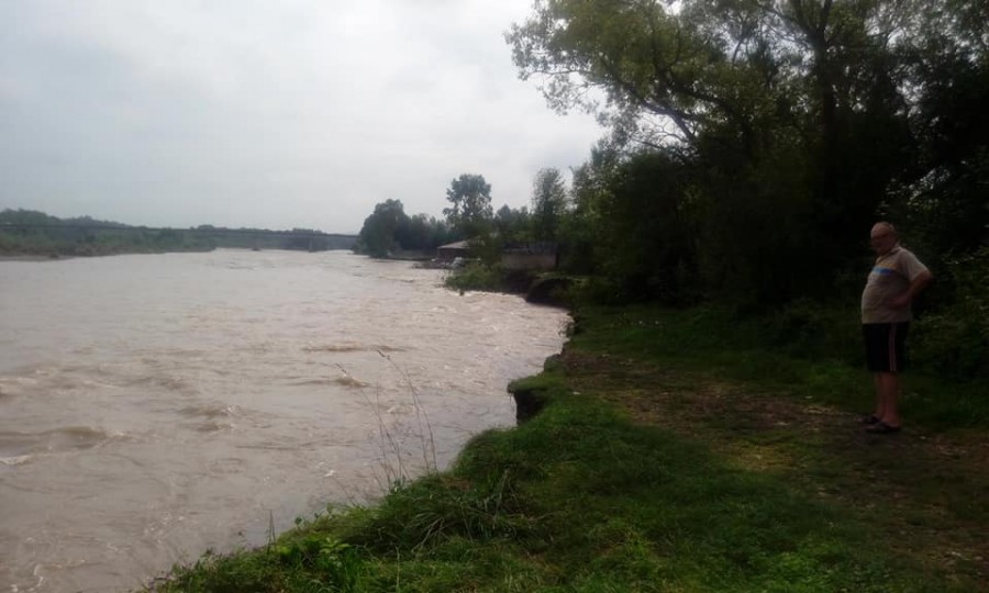 Синоптики надалі прогнозують дощі.