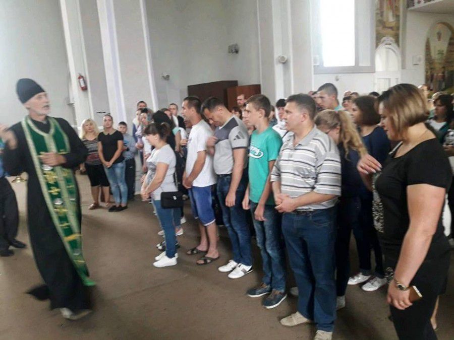 В дорогу паломників благословив отець Григорій Мороз.