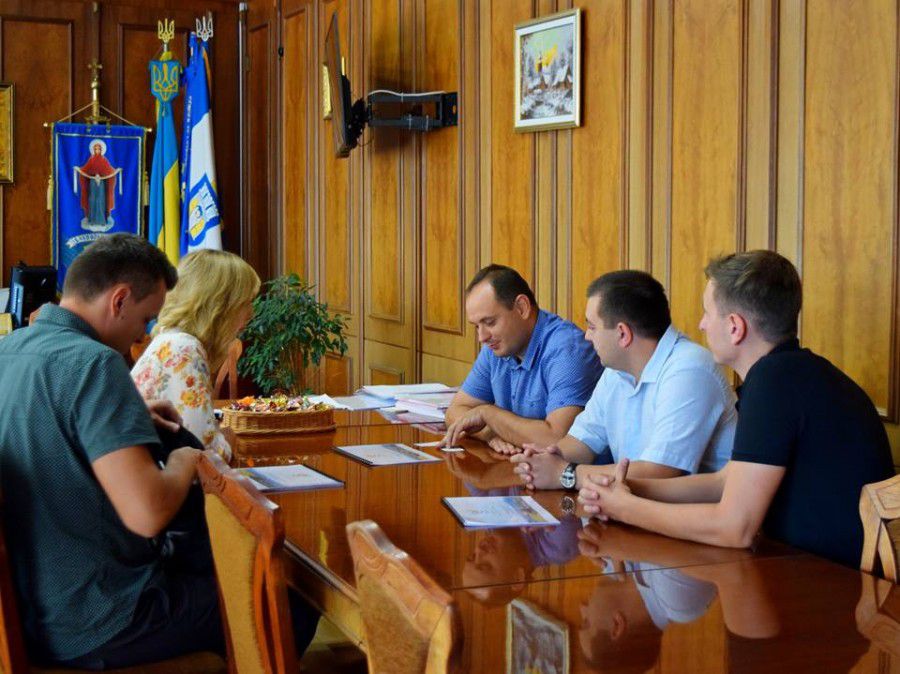 В Івано-Франкіську обговорили встановлення електрозаправки на сонячних батареях