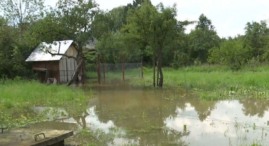 4 мости, десятки доріг та стежок поруйнувала вода на Косівщині