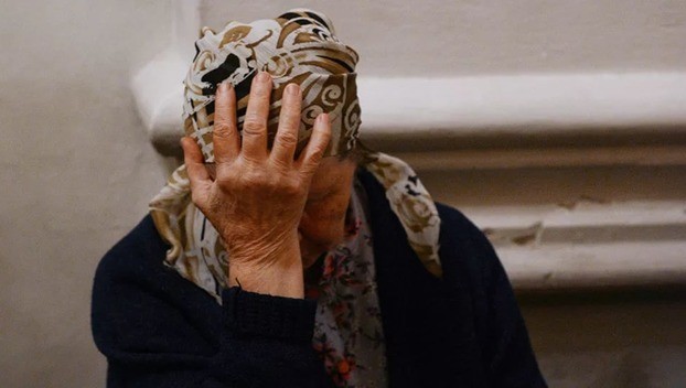 Ілюстрація. "Я мала гроші, що мама складала на похорон і добровільно віддала їй всі", &mdash; згадує постражда