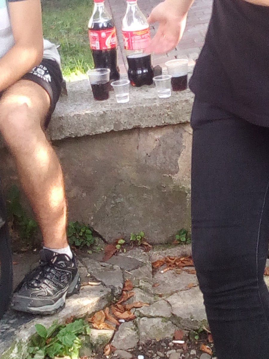 Неповнолітні біля ратуші розпивали алкоголь
