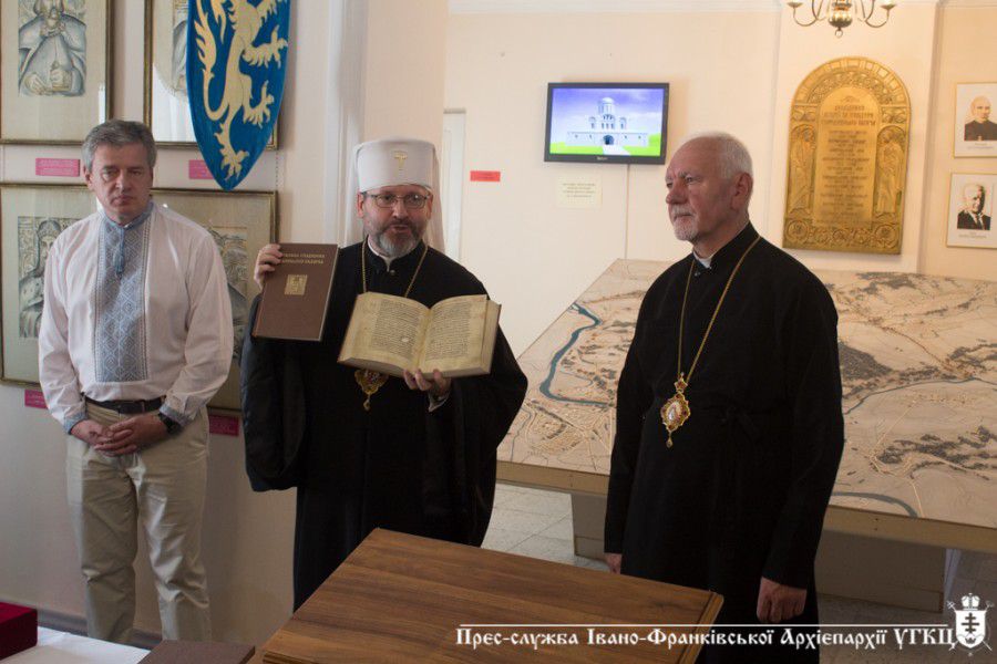 Крилоське Євангеліє &mdash; рукописне Євангеліє 1144 року, найдавніший з точно датованих слов'янських рукописів Єва