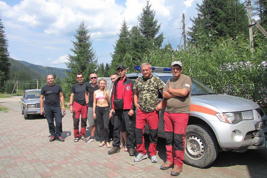 Рятувальники організували 5 пошукових відділень і на другу добу знайшли 25-річну дівчину | Фото: Василь Фіцак