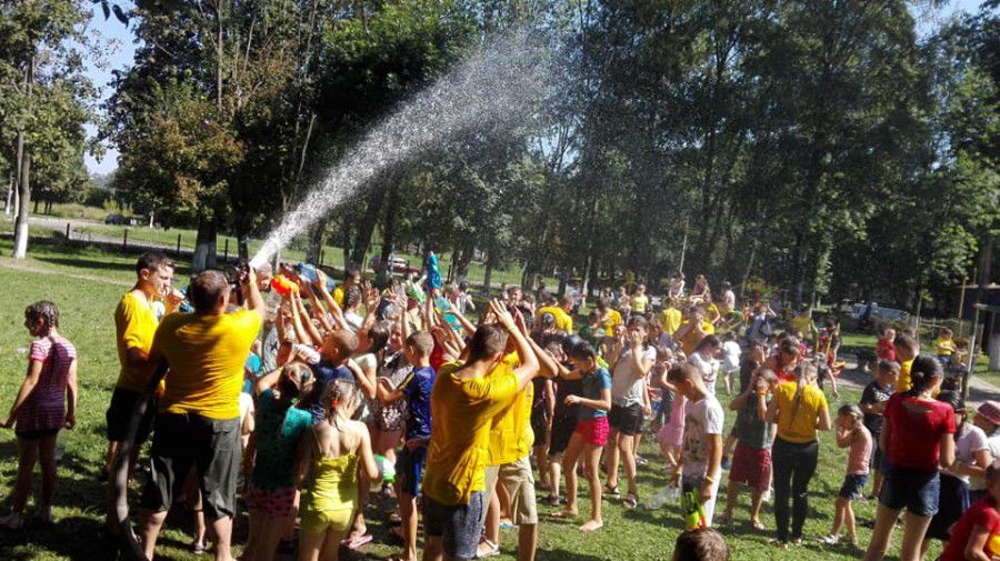 Опікуються учасниками табору вихователі, які є членами організації &laquo;Українська молодь Христові&raquo;.
