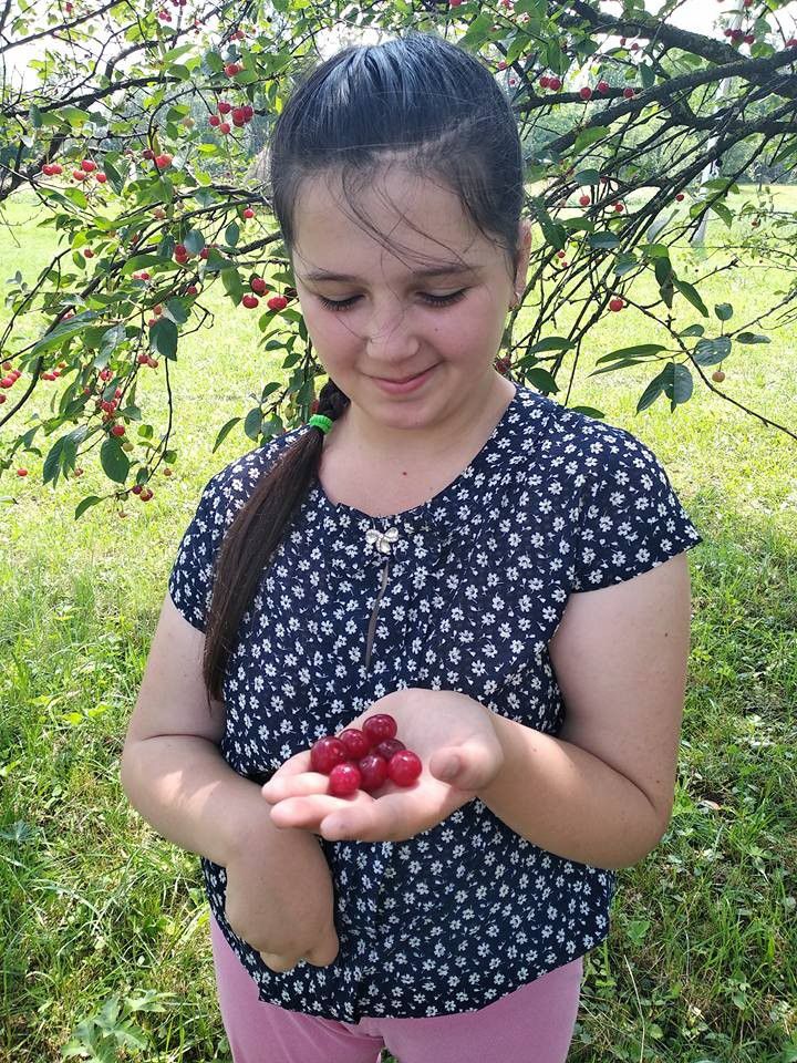 12-річна Надійка Кучерак, яка перенесла інсульт, продає малюнки, щоб зібрати на лікування