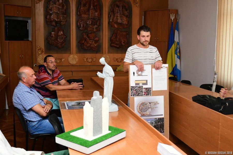 Задум переможця конкурсу Ігоря Семака реалізують у бронзі. Пам'ятник матиме висоту понад 2 метри