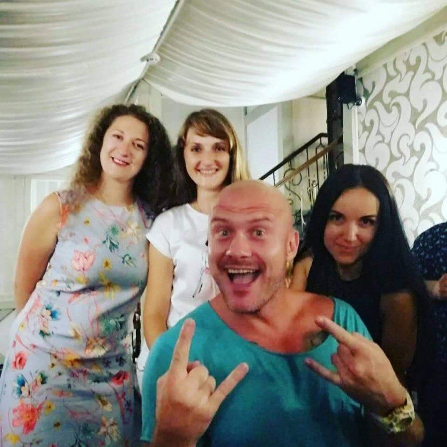 Із особливими задоволенням В'ячеслав фотографувався з калушанками